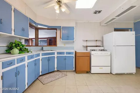 6077 E 20th St, Tucson, AZ 85711