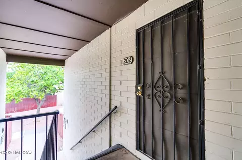 1366 S Avenida Polar #G-202, Tucson, AZ 85710