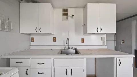 Kitchen - 9601 S Robison Rd, Willcox, AZ 85643 photo 2 of 2