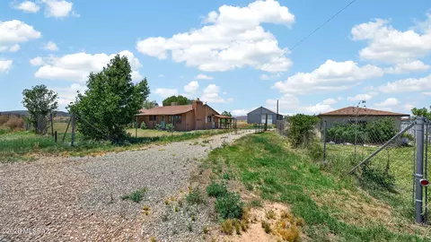 Exterior - 9601 S Robison Rd, Willcox, AZ 85643 photo 3 of 4