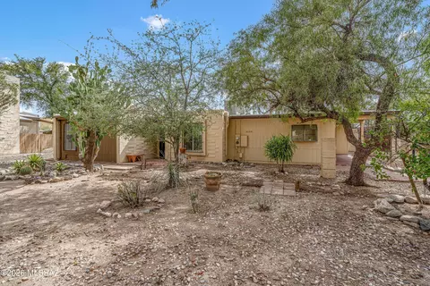 2118 N Calle De La Cienega, Tucson, AZ 85715