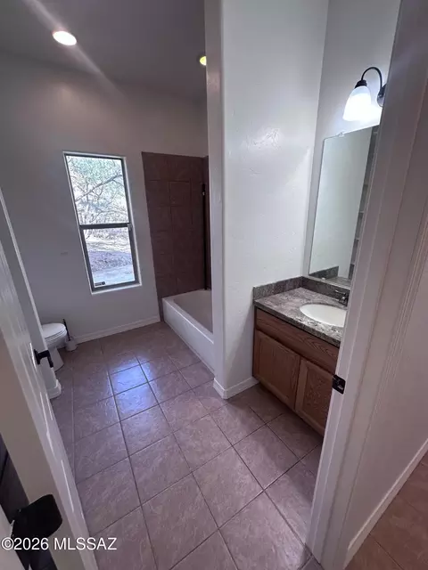 Bath - 728 E Mockingbird, Benson, AZ 85602 photo 6 of 10