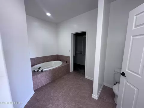 Bath - 728 E Mockingbird, Benson, AZ 85602 photo 2 of 10