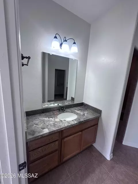 Bath - 728 E Mockingbird, Benson, AZ 85602 photo 1 of 10