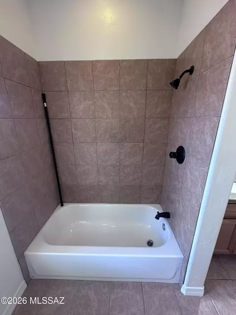 Bath - 728 E Mockingbird, Benson, AZ 85602 photo 8 of 10