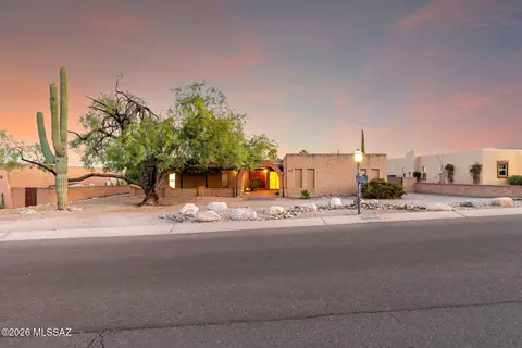 3770 N Knollwood Cir, Tucson, AZ 85750