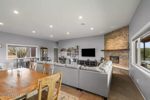 Dining - 16276 Empire View Rd, Vail, AZ 85641 photo 3 of 3