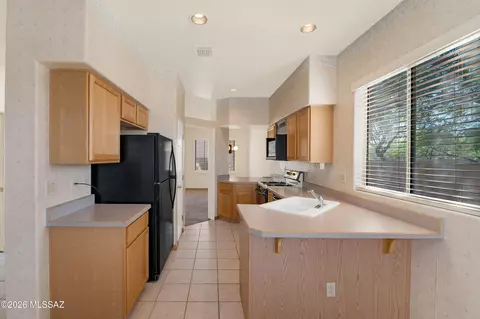 Kitchen - 1502 E Painted Colt Loop, Tucson, AZ 85719 photo 1 of 3