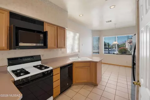 Kitchen - 1502 E Painted Colt Loop, Tucson, AZ 85719 photo 2 of 3