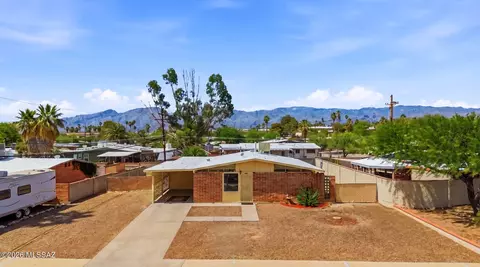 View/Area - 8041 E Julia St, Tucson, AZ 85710 photo 1 of 5