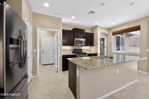 Kitchen - 14041 E Stanhope Blvd, Vail, AZ 85641 photo 1 of 7