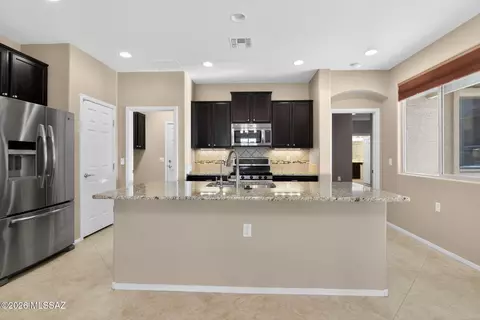 Kitchen - 14041 E Stanhope Blvd, Vail, AZ 85641 photo 5 of 7