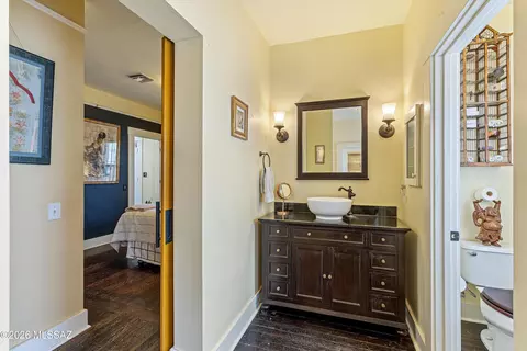 Bath - 529 E 4th St, Tucson, AZ 85705 photo 2 of 4