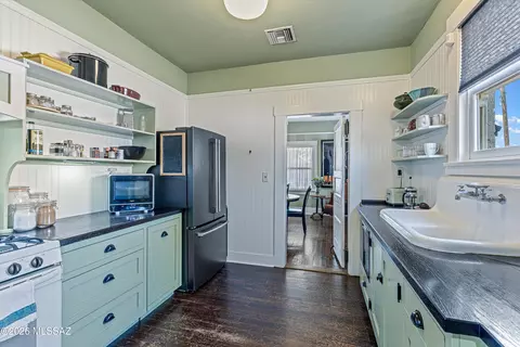 Kitchen - 529 E 4th St, Tucson, AZ 85705 photo 4 of 5
