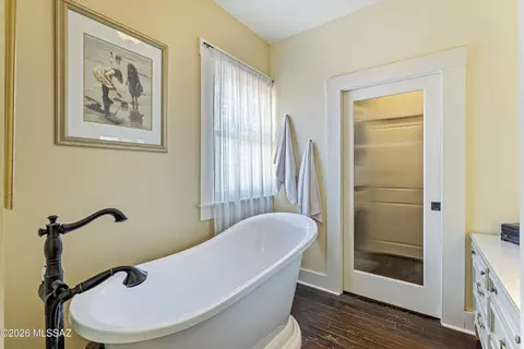 Bath - 529 E 4th St, Tucson, AZ 85705 photo 1 of 4