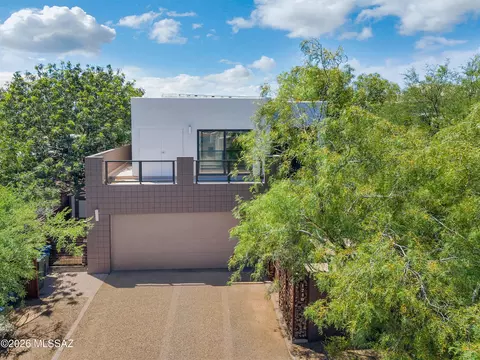 1240 E Blacklidge Dr, Tucson, AZ 85719