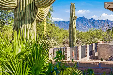 972 N Rams Head Rd, Green Valley, AZ 85614