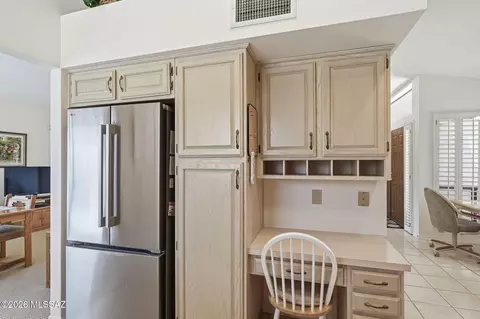 Kitchen - 64229 E Chippewa Ct, Tucson, AZ 85739 photo 4 of 6