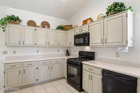 Kitchen - 64229 E Chippewa Ct, Tucson, AZ 85739 photo 3 of 6