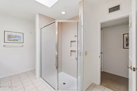Bath - 64229 E Chippewa Ct, Tucson, AZ 85739 photo 2 of 3