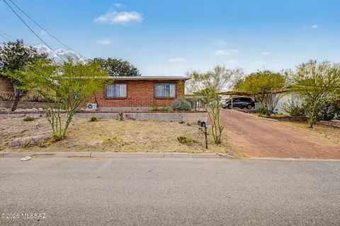 451 N Macnab Dr N, Nogales, AZ 85621