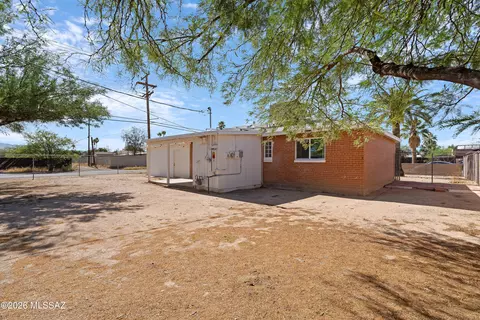 Exterior - 5859 E 33rd, Tucson, AZ 85711 photo 6 of 7