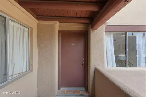 1810 E Blacklidge Dr #121, Tucson, AZ 85719