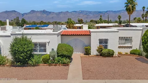 9027 E Palms Park Dr, Tucson, AZ 85715