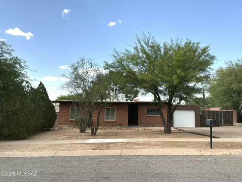 118 W Andrew Potter St, Corona De Tucson, AZ 85641