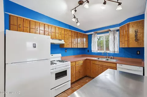 Kitchen - 3340 E Bermuda St, Tucson, AZ 85716 photo 4 of 4