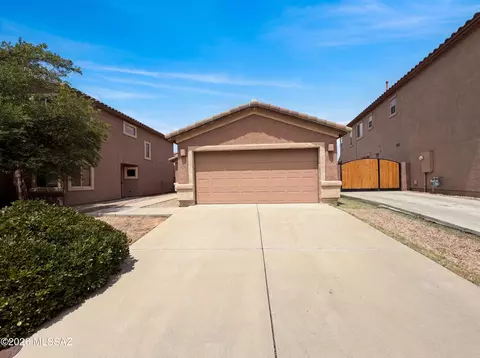 1067 E Lyle Canyon Dr, Sahuarita, AZ 85629