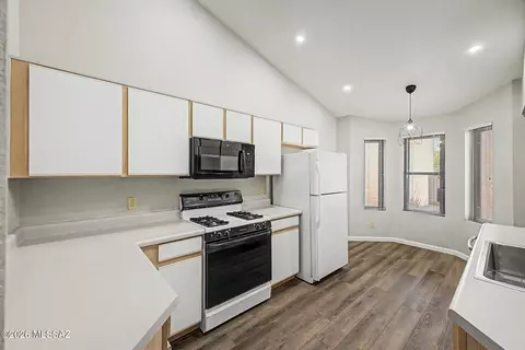Kitchen - 7867 E Roget Dr, Tucson, AZ 85710 photo 3 of 5