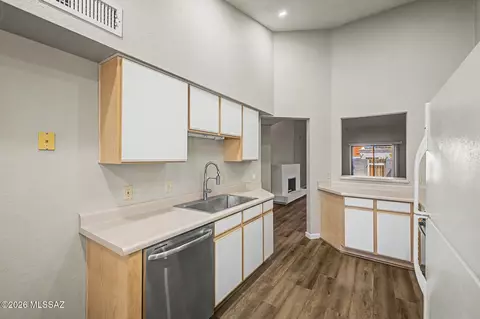 Kitchen - 7867 E Roget Dr, Tucson, AZ 85710 photo 4 of 5
