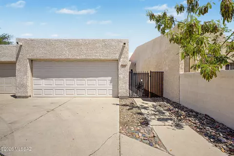 7867 E Roget Dr, Tucson, AZ 85710