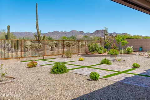 10731 N Cactus Point Dr, Tucson, AZ 85742