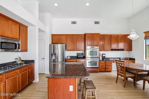 Kitchen - 17095 S Rustling Leaf Trl, Vail, AZ 85641 photo 3 of 4