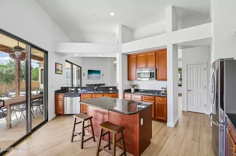 Kitchen - 17095 S Rustling Leaf Trl, Vail, AZ 85641 photo 4 of 4