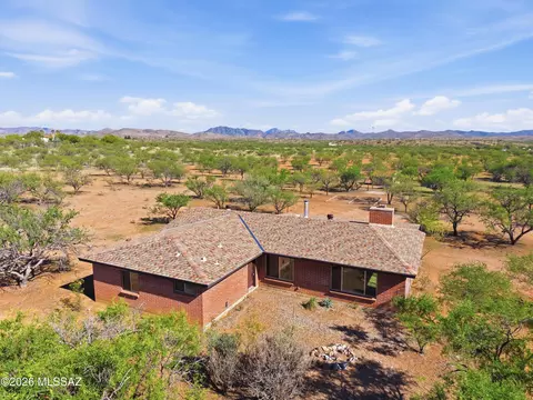 15601 W Crooked Sky Rd W, Arivaca, AZ 85601
