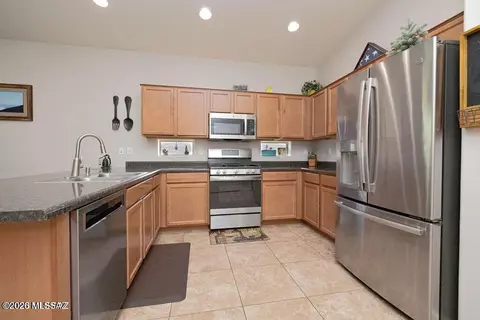 Kitchen - 11338 E Squash Blossom Loop, Tucson, AZ 85747 photo 1 of 4