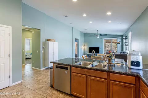 Kitchen - 11338 E Squash Blossom Loop, Tucson, AZ 85747 photo 4 of 4