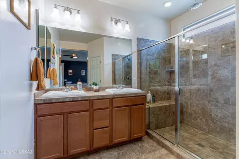 Bath - 11338 E Squash Blossom Loop, Tucson, AZ 85747 photo 1 of 4