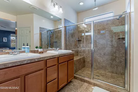 Bath - 11338 E Squash Blossom Loop, Tucson, AZ 85747 photo 2 of 4