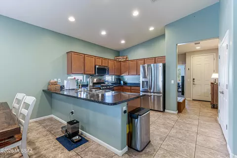 Kitchen - 11338 E Squash Blossom Loop, Tucson, AZ 85747 photo 3 of 4