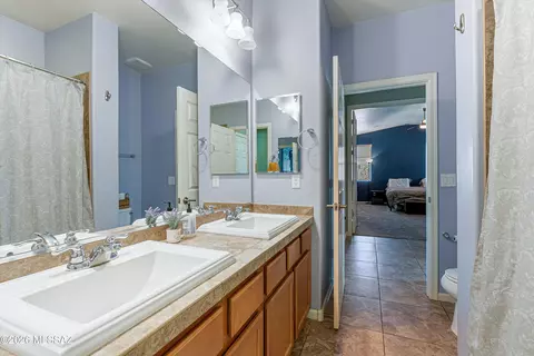 Bath - 11338 E Squash Blossom Loop, Tucson, AZ 85747 photo 4 of 4
