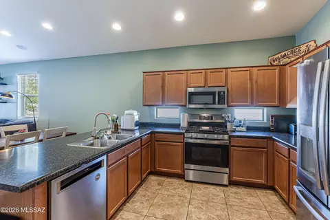 Kitchen - 11338 E Squash Blossom Loop, Tucson, AZ 85747 photo 2 of 4
