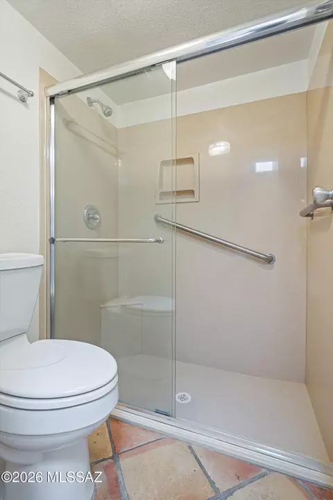 Bath - 4413 E Haven Ln, Tucson, AZ 85712 photo 2 of 4