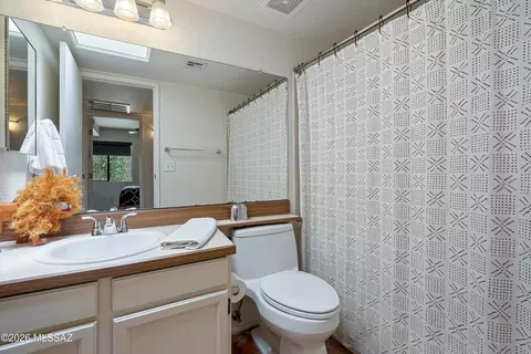 Bath - 4413 E Haven Ln, Tucson, AZ 85712 photo 3 of 4