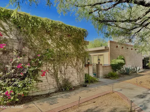 9431 E Walnut Tree Cir, Tucson, AZ 85749