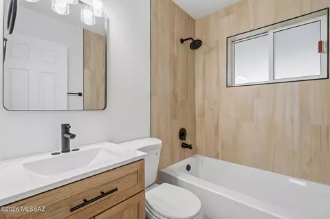 Bath - 4722 E Hampton St, Tucson, AZ 85712 photo 1 of 1