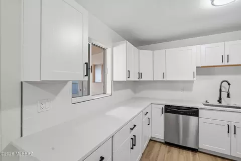 Kitchen - 4722 E Hampton St, Tucson, AZ 85712 photo 2 of 4